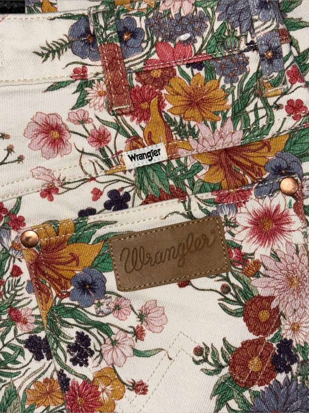 Free People x Wrangler Floral Print High Rise Bootcut Jeans 26 x 34 Western Boho - Picture 5 of 8